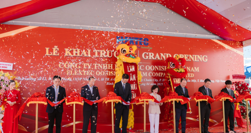 Lễ cắt băng khánh thành nhà máy